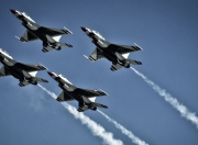 雷火电竞合作-三分线外两米，现代NBA的远古巨兽文班亚马用一记诛心远射宣告，篮球的未来，是位置消亡的混沌时代