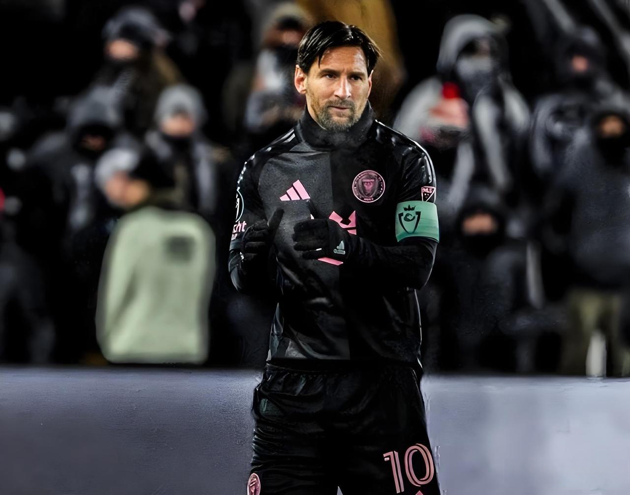 巴萨险胜阿森纳，梅西梅开二度欧联杯