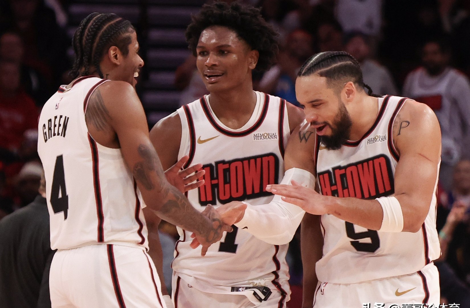 包含恢复正常，灰熊队再次夺取比赛胜利的词条