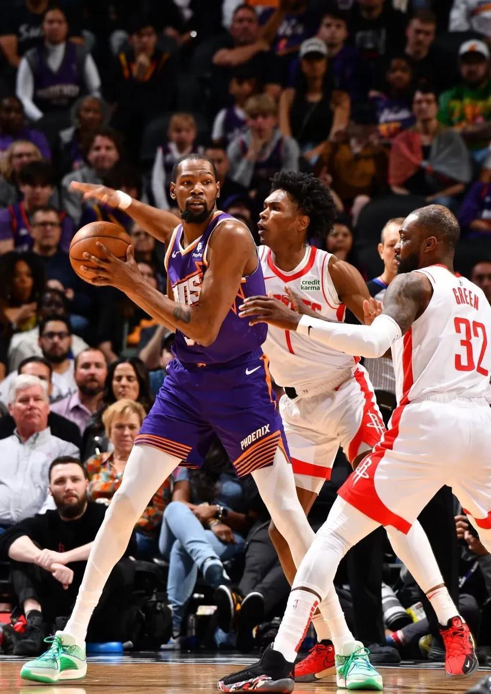 魔术险胜76人,杜兰特送出助攻 魔术险胜76人,杜兰特送出助攻