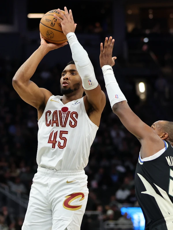 火箭绝杀雄鹿，米切尔高光表现